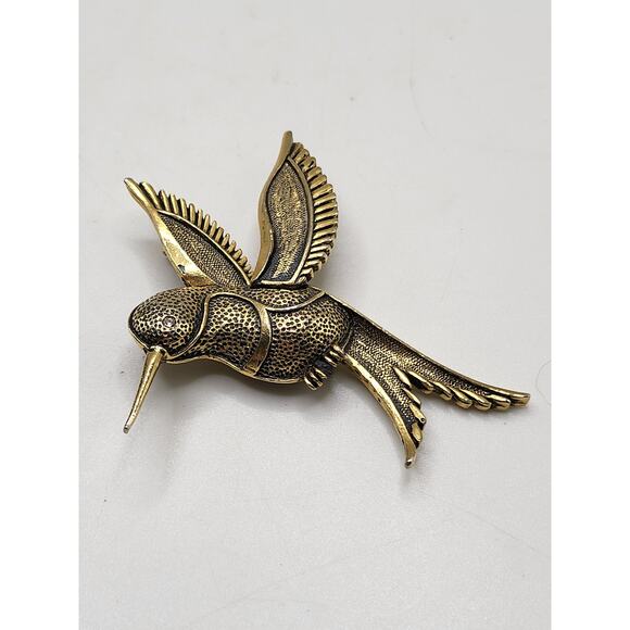 Vintage Gold Tone Hummingbird Brooch Textured Rhinestone Eye 1970s - Picture 2 of 7